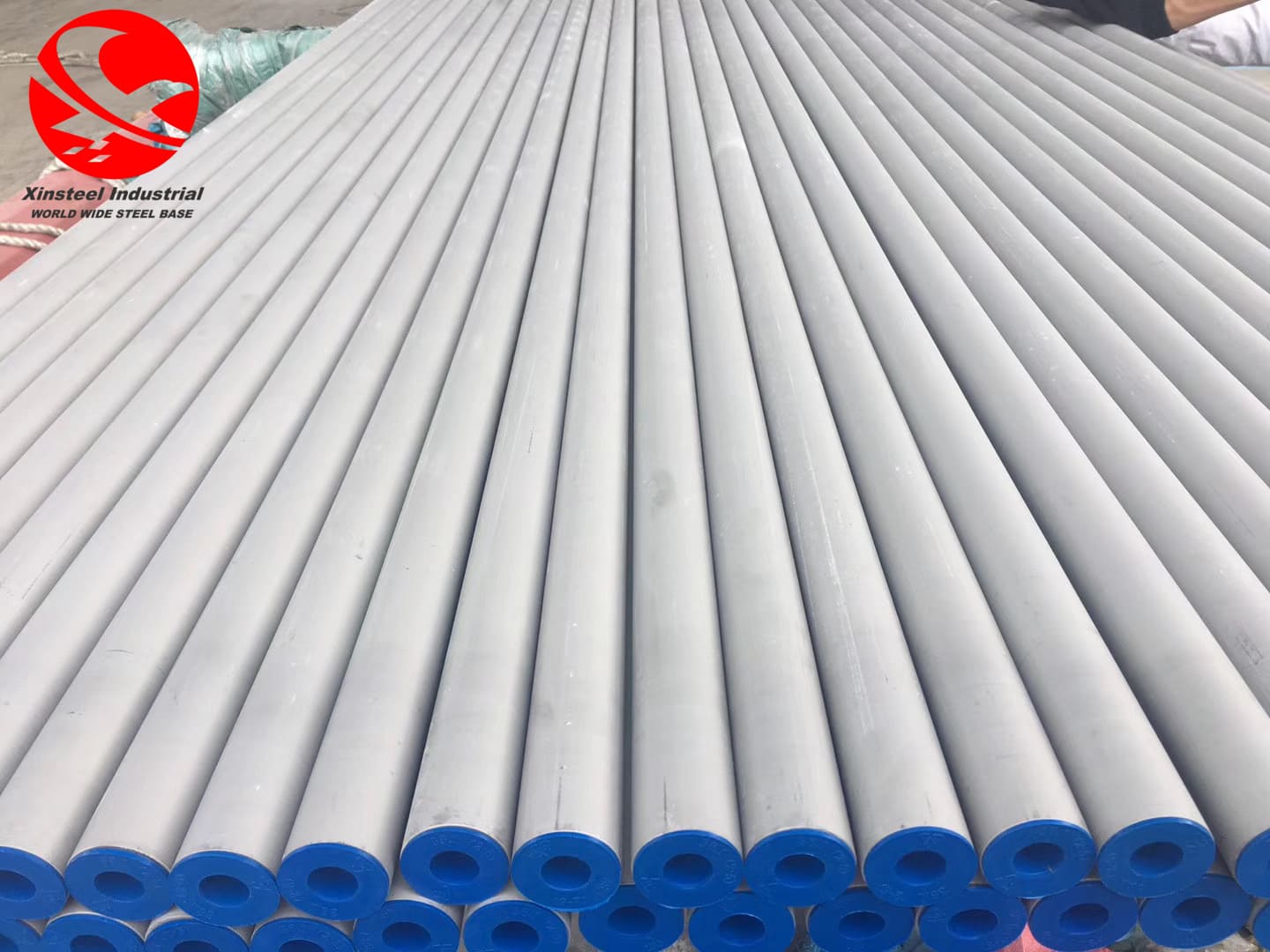 Stainless tube a268 s44400